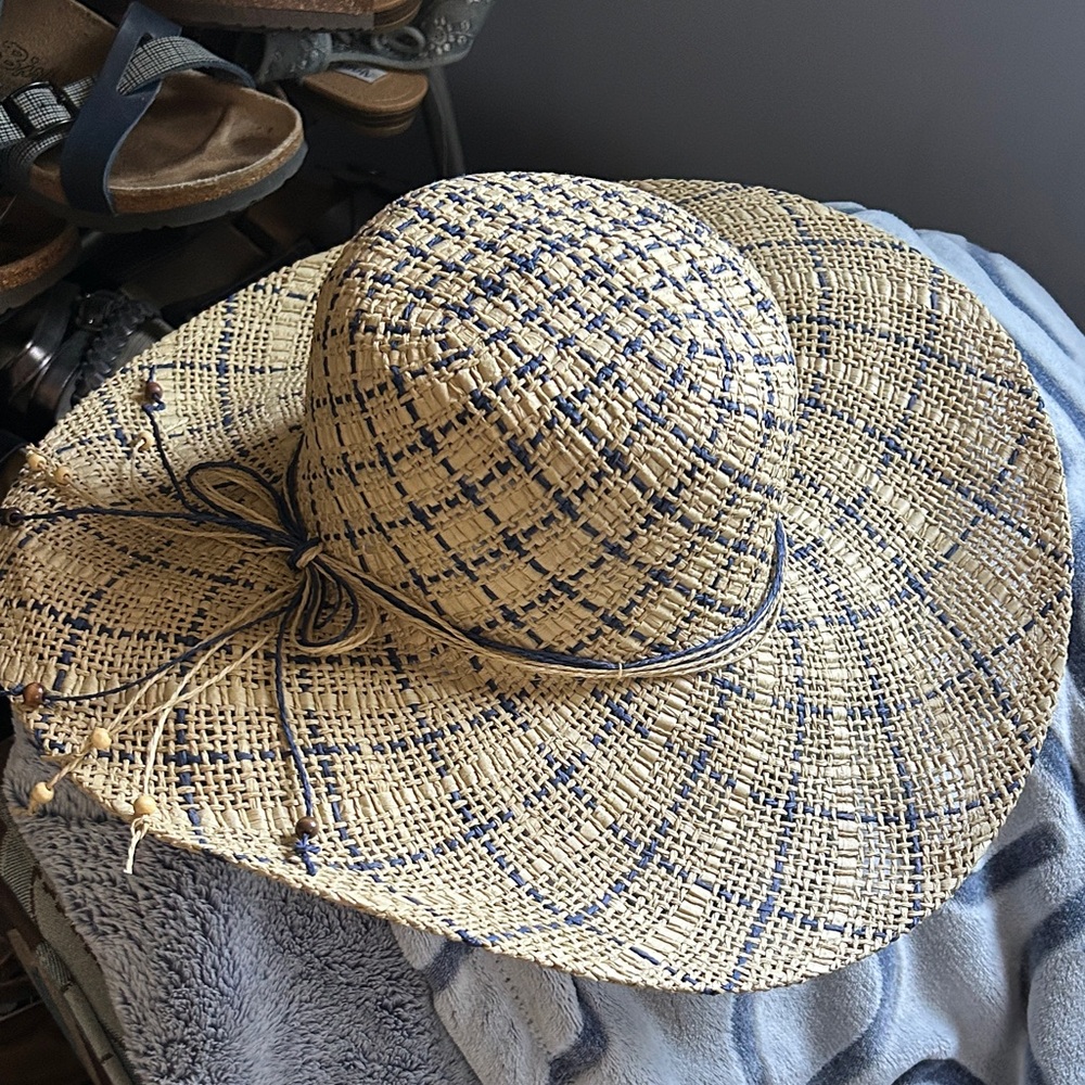 NET Coldwater Creek Woven Straw Hat with Blue Accents